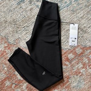 NWT ALO 7/8 High-Waist Airlift Legging - Black